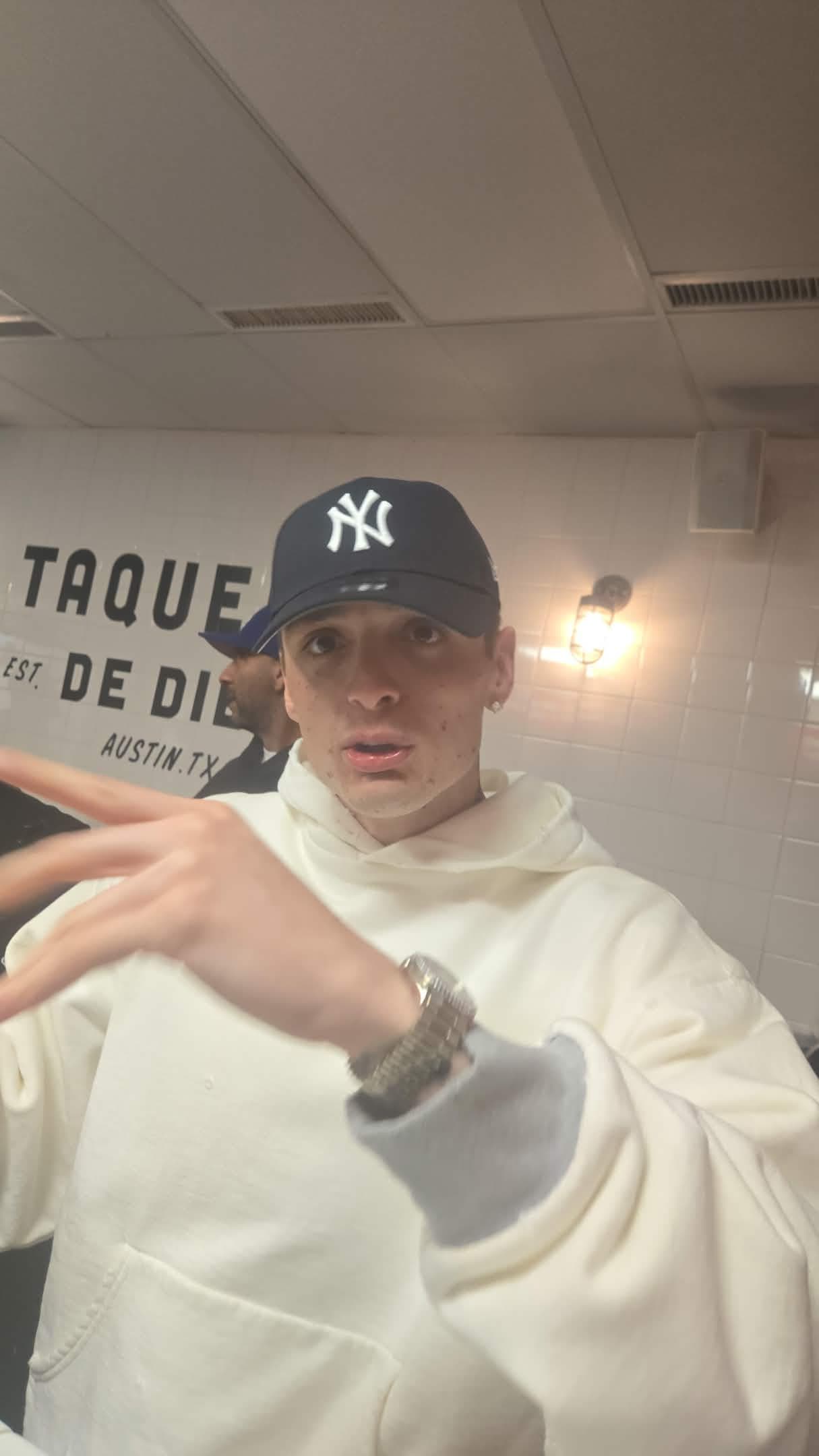 Peso Pluma at Taquería de Diez